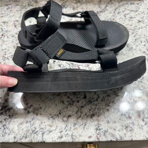 Teva midform sandals size 6